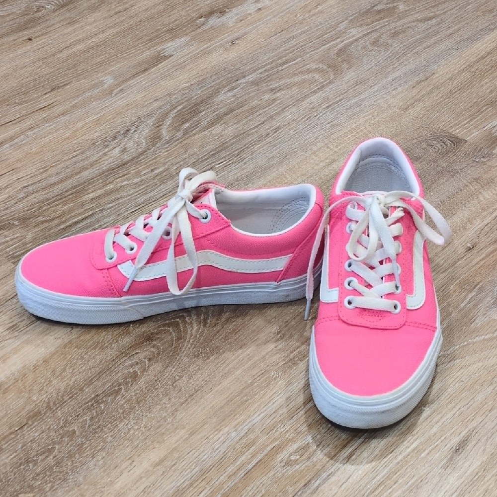 🩷Vans Women's Bright Pink Sneakers size 6.5  🩷LIKE NEW!!!!!!!!🩷
